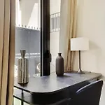 Pick A Flat's In Monrmartre - Rue Lepic