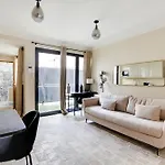 Pick A Flat's In Monrmartre - Rue Lepic
