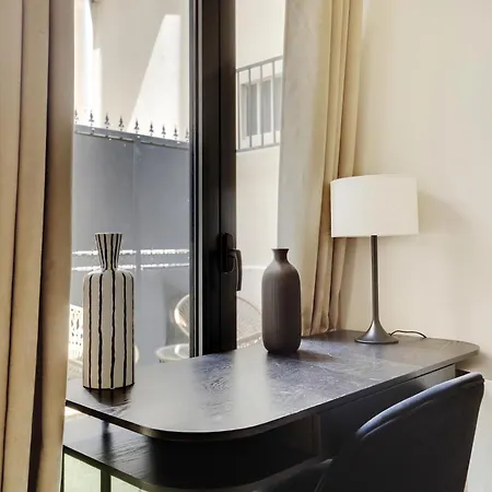 Pick A Flat's In Montmartre - Rue Lepic