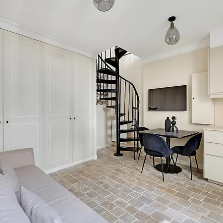 Pick A Flat's In Monrmartre - Rue Lepic *