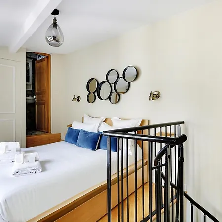Pick A Flat's In Montmartre - Rue Lepic * Paris