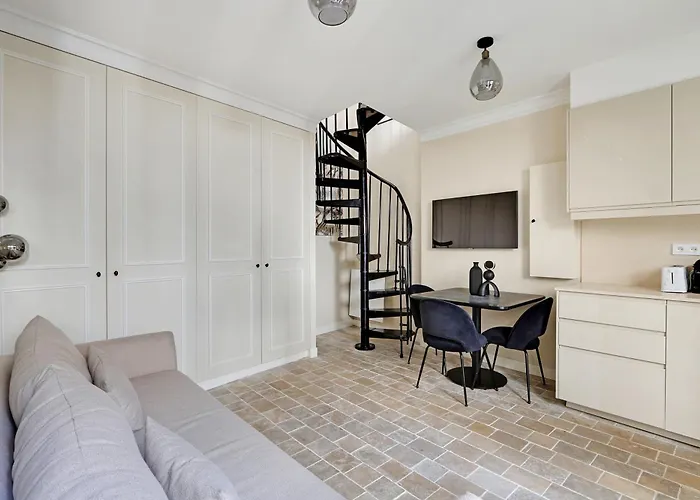 Pick A Flat's In Monrmartre - Rue Lepic *