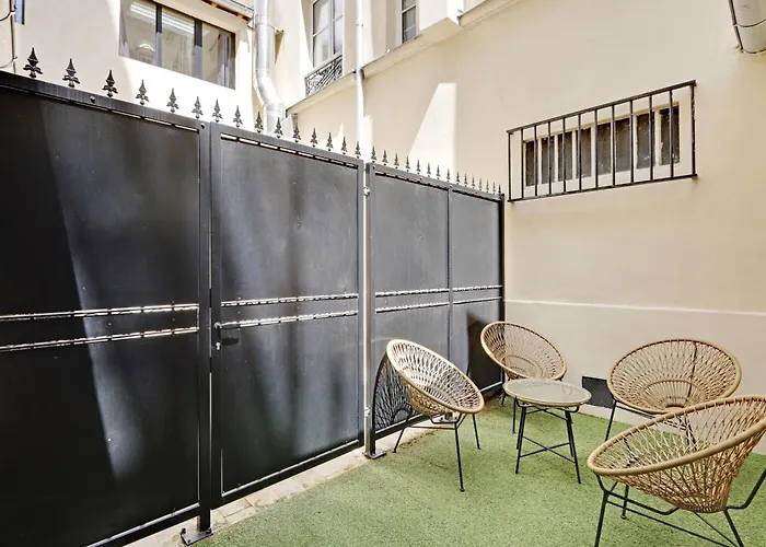 Pick A Flat's In Monrmartre - Rue Lepic شقة باريس