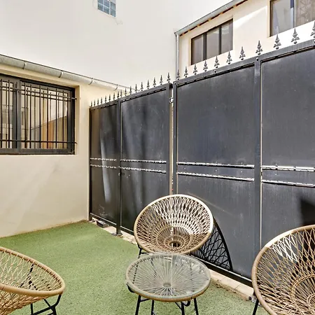 Pick A Flat's In Montmartre - Rue Lepic